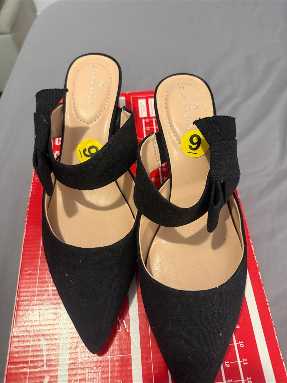 Bandolino Black Pointed-Toe Bow Mules